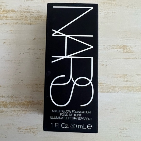 NARS Sheer Glow Foundation - ARUBA Medium 6 - Picture 5 of 5